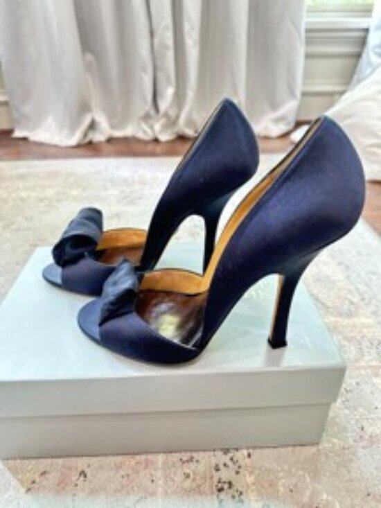 Badgley Mischka Shoes - Badgley Mischka Hyde Heels/Pumps Navy Blue Satin & Silk Sz 7.5